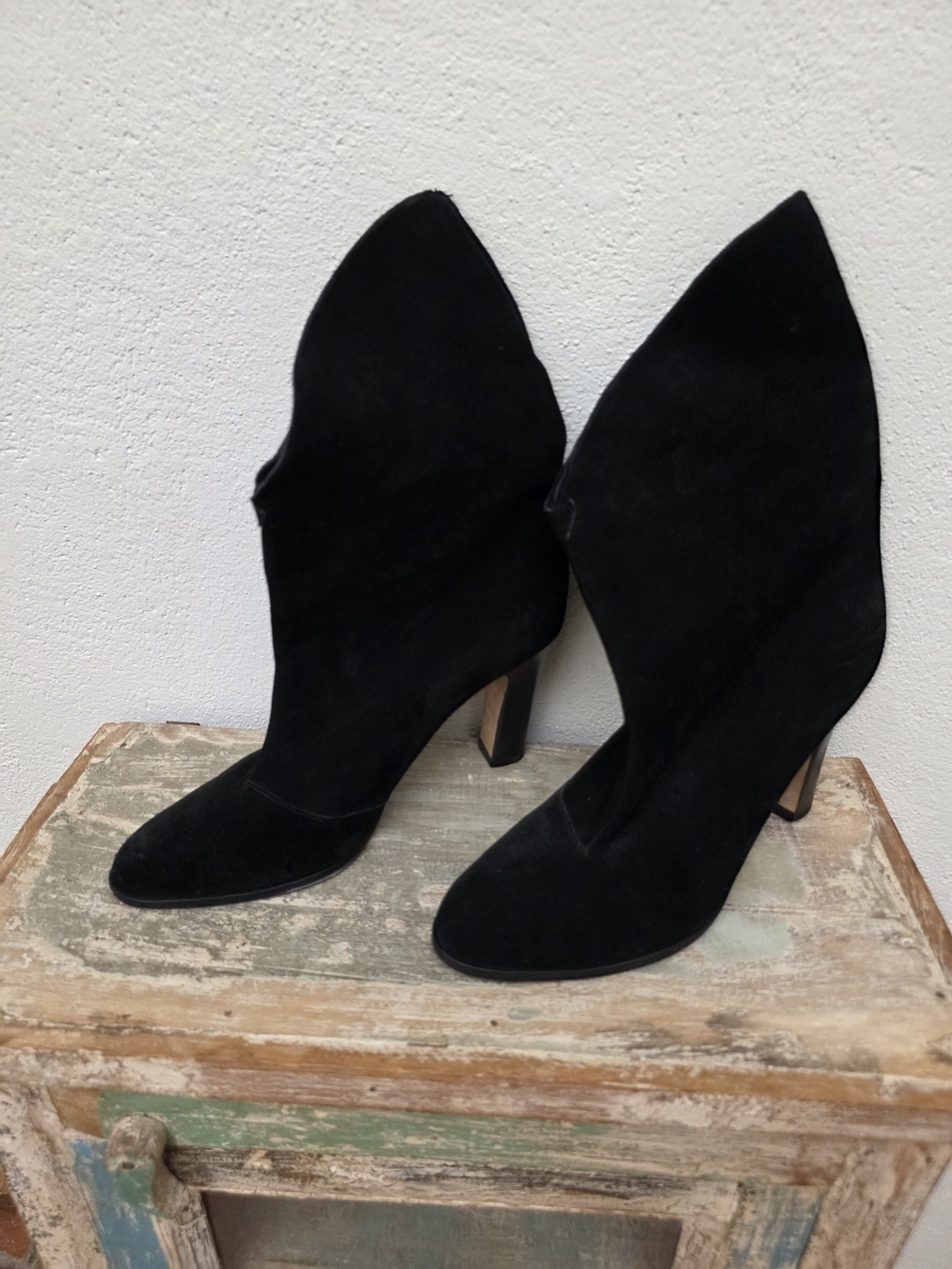 Michael Kors Made In ITALY Black Suede Sculpted Pointed Ankle Boots
